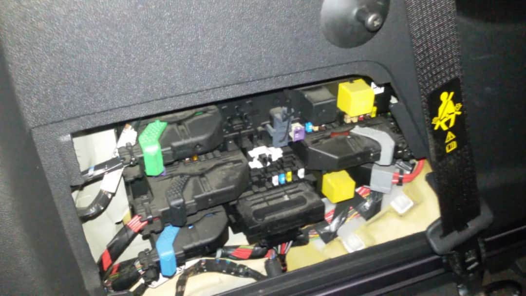 Opel Zafira B: Gdzie są bezpieczniki? Lokalizacja i wymiana krok po kroku