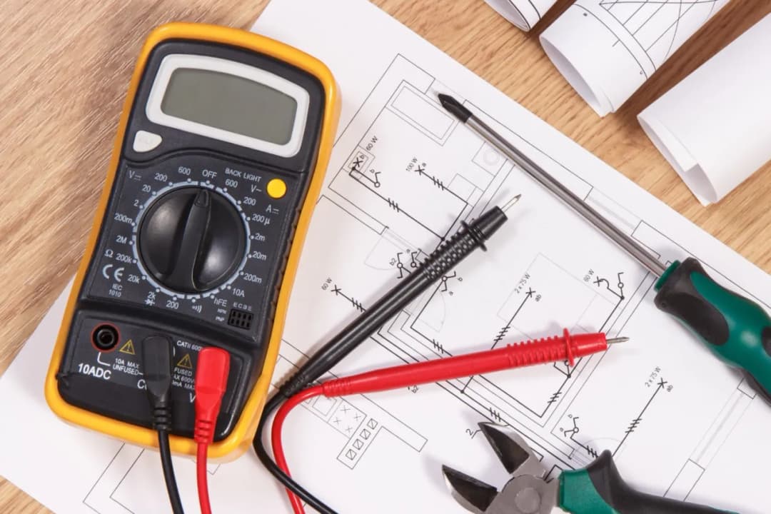 Ile trwa kurs na elektryka? Sprawdź czas, koszty i perspektywy pracy