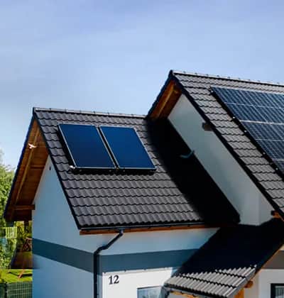 Kolektory czy fotowoltaika – co wybrać, by nie przepłacać i oszczędzać?