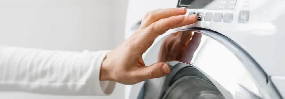 Ile prądu zużywa pralko-suszarka? Oszczędzaj na rachunkach za energię